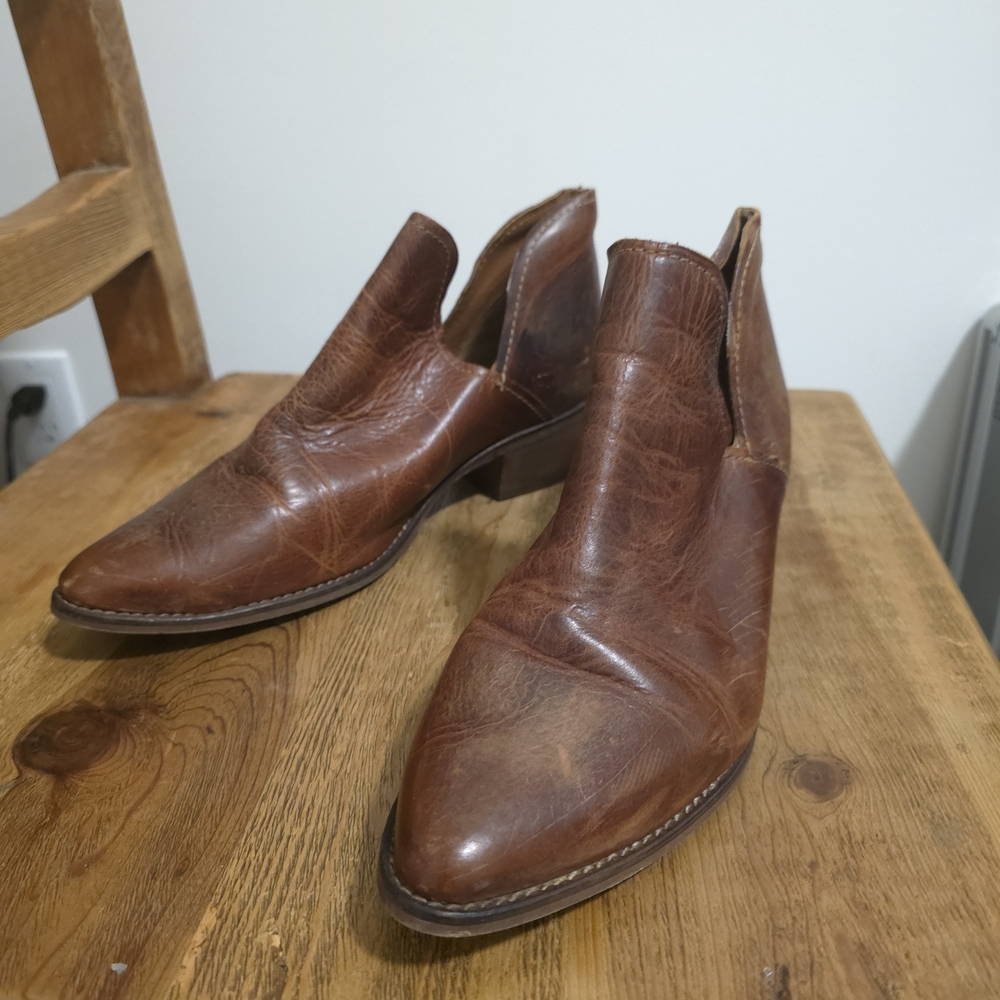 Sold** Steve Madden Austin Women's Brown Leather Chelsea Boots